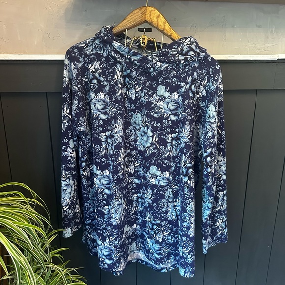 LulaRoe Simply Comfortable Tops - LuluaRoe Simply Comfortable Plus Size Floral Blue and White Hoodie size‎ 2XL